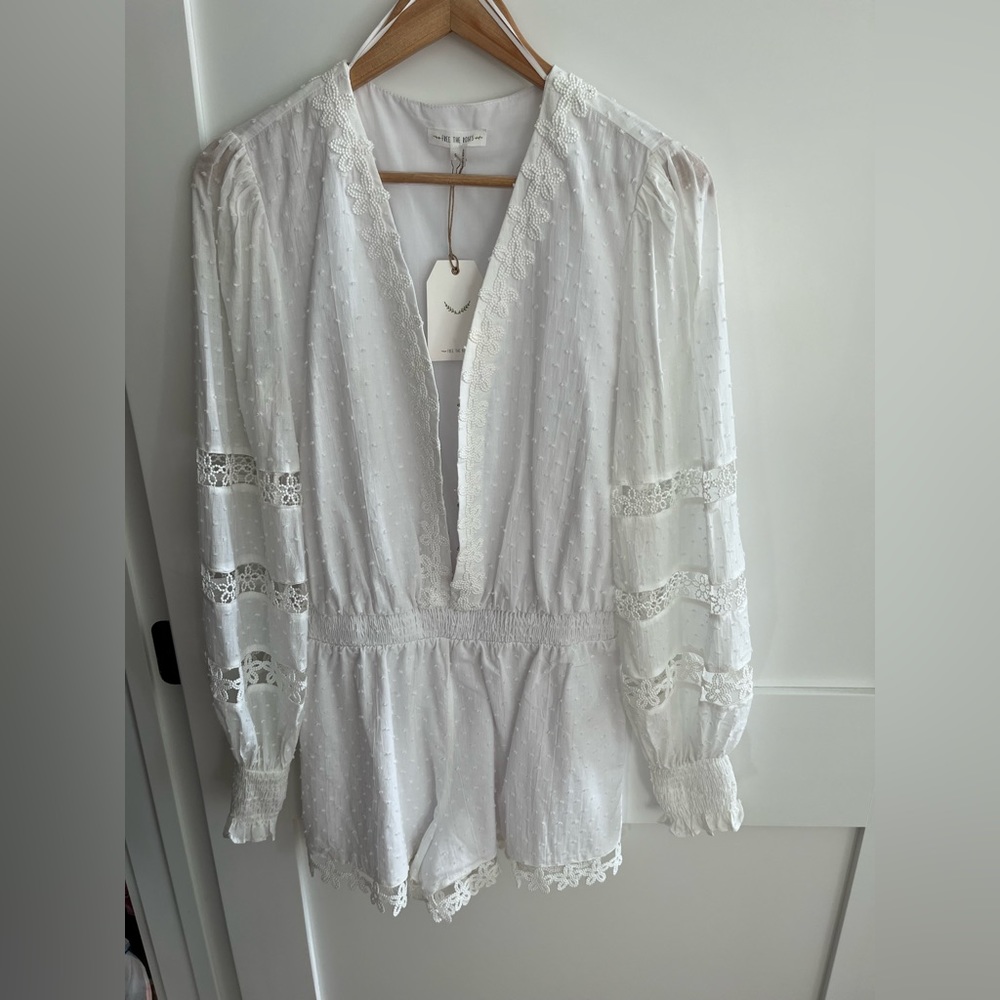 NEVER WORN super cute white romper!